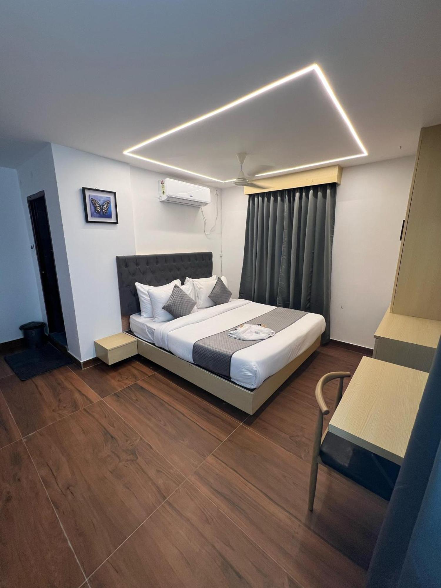 Wild Wings Premium Hotel حيدر أباد المظهر الخارجي الصورة