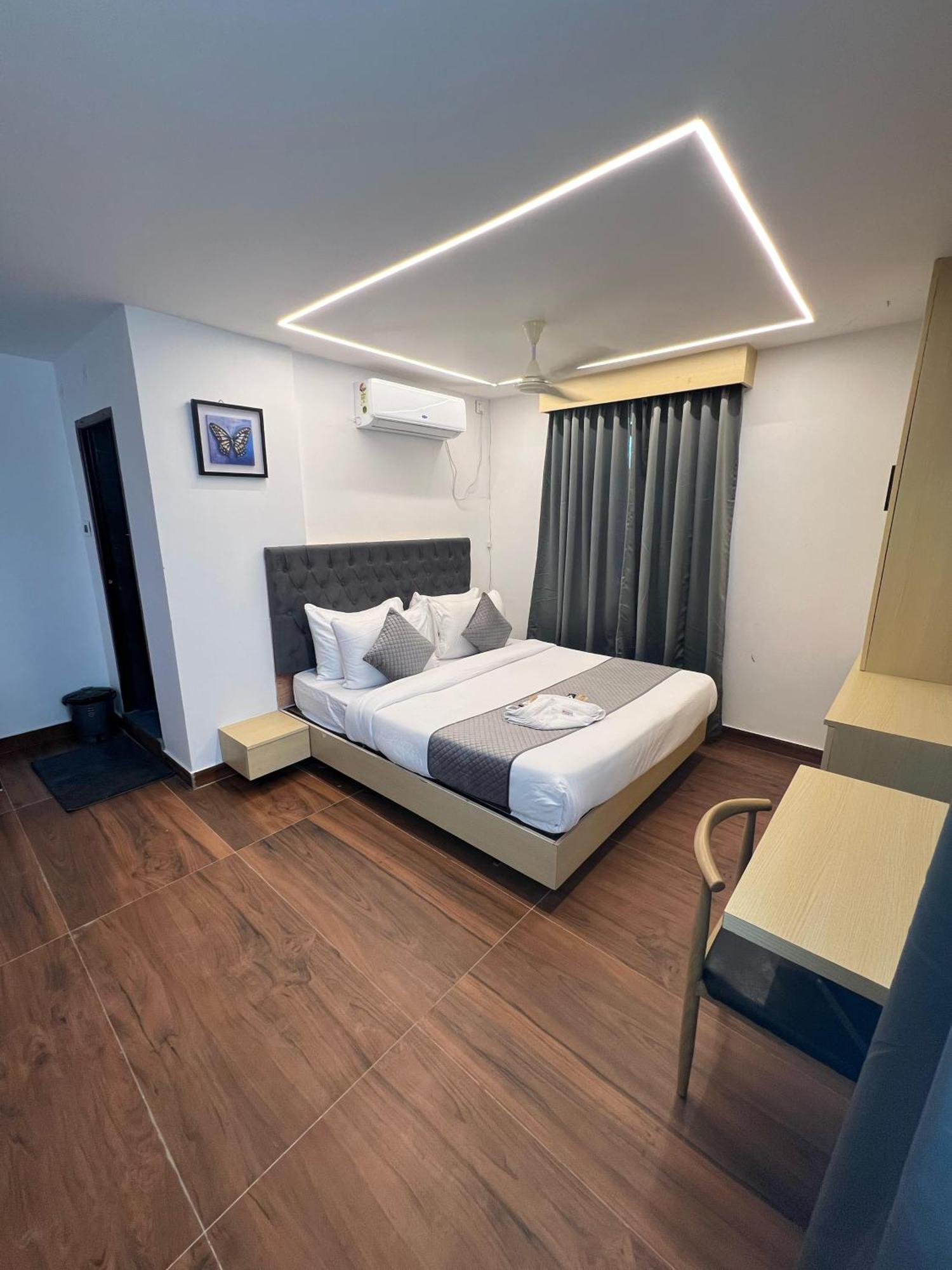 Wild Wings Premium Hotel حيدر أباد المظهر الخارجي الصورة