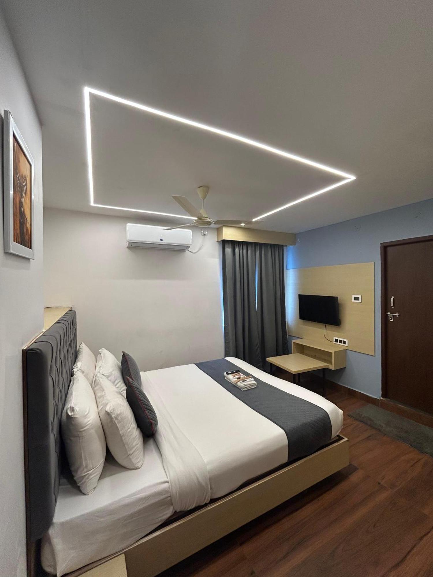 Wild Wings Premium Hotel حيدر أباد المظهر الخارجي الصورة