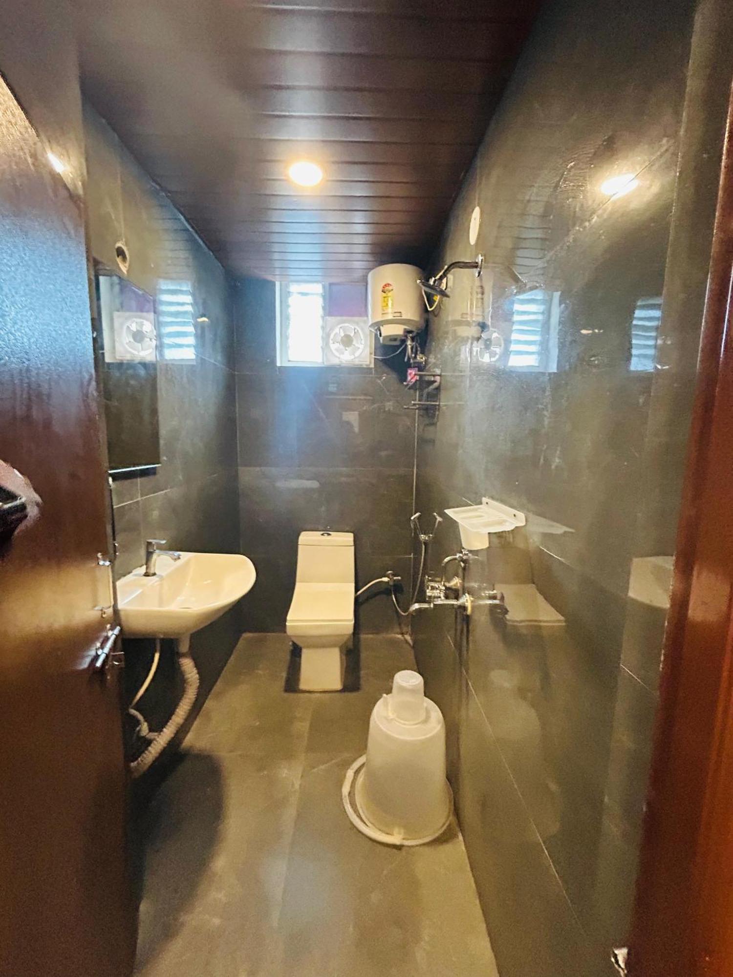Wild Wings Premium Hotel حيدر أباد المظهر الخارجي الصورة