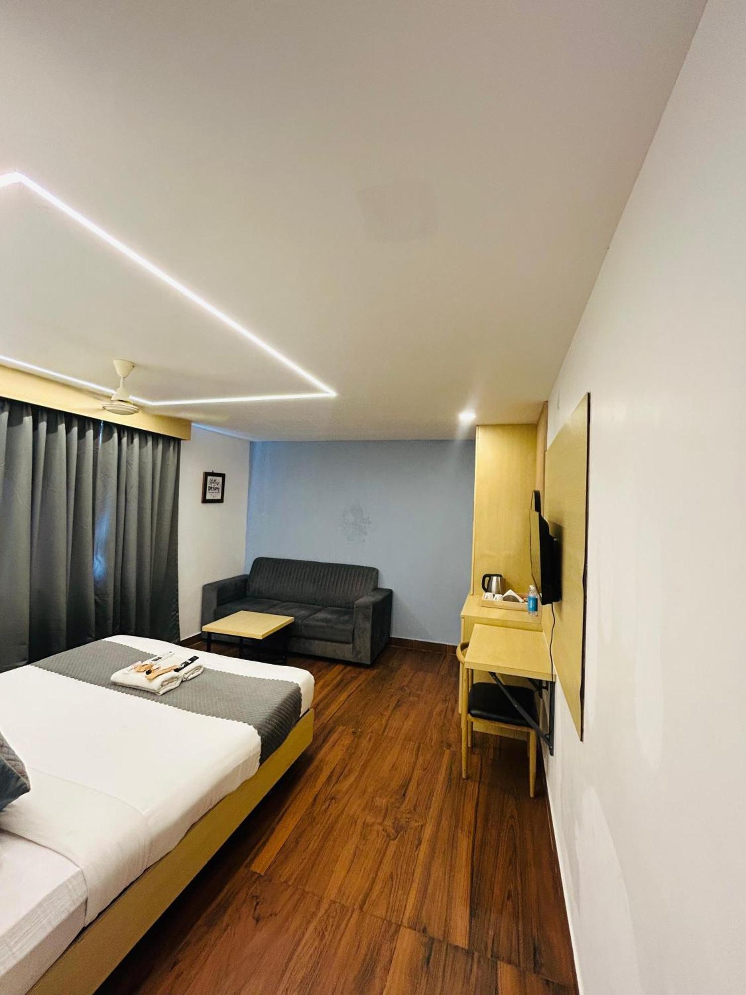 Wild Wings Premium Hotel حيدر أباد المظهر الخارجي الصورة
