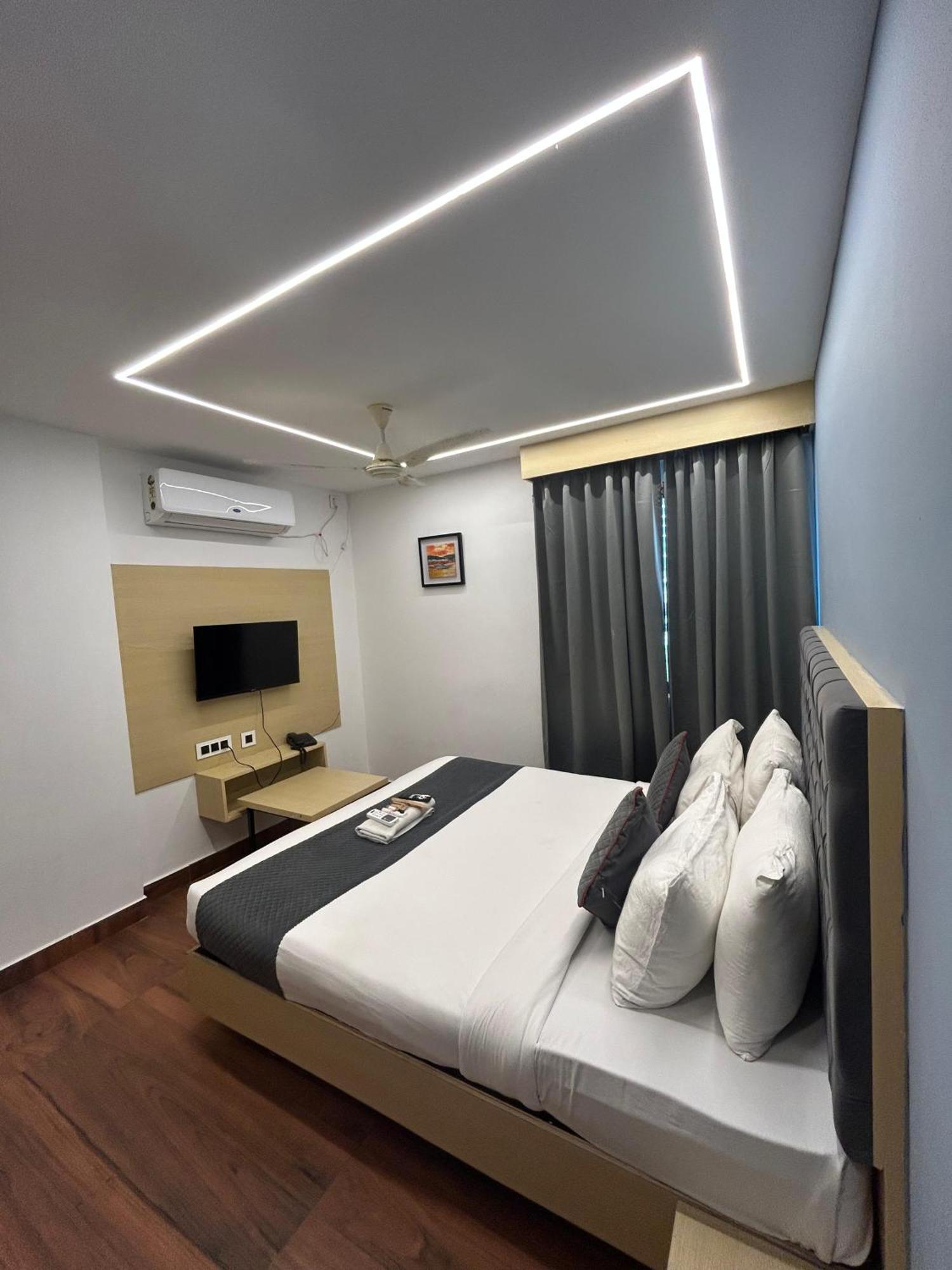 Wild Wings Premium Hotel حيدر أباد المظهر الخارجي الصورة