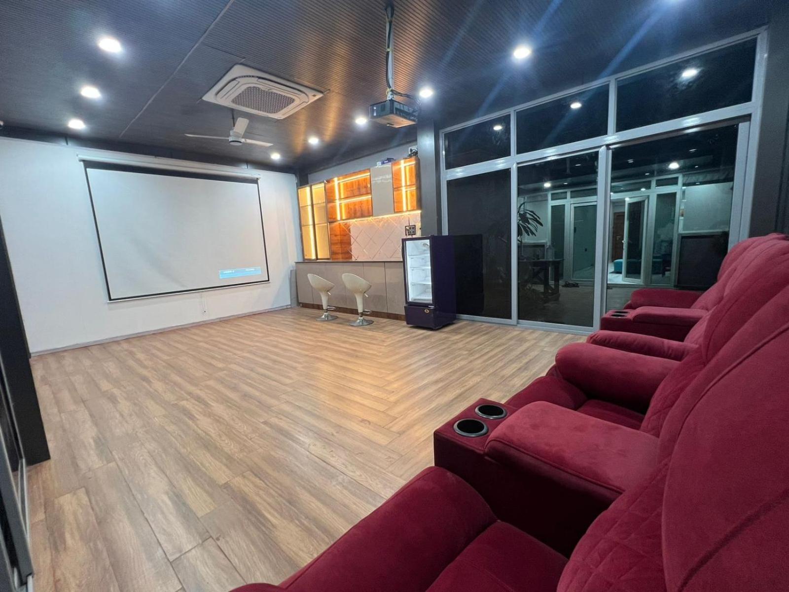 Wild Wings Premium Hotel حيدر أباد المظهر الخارجي الصورة
