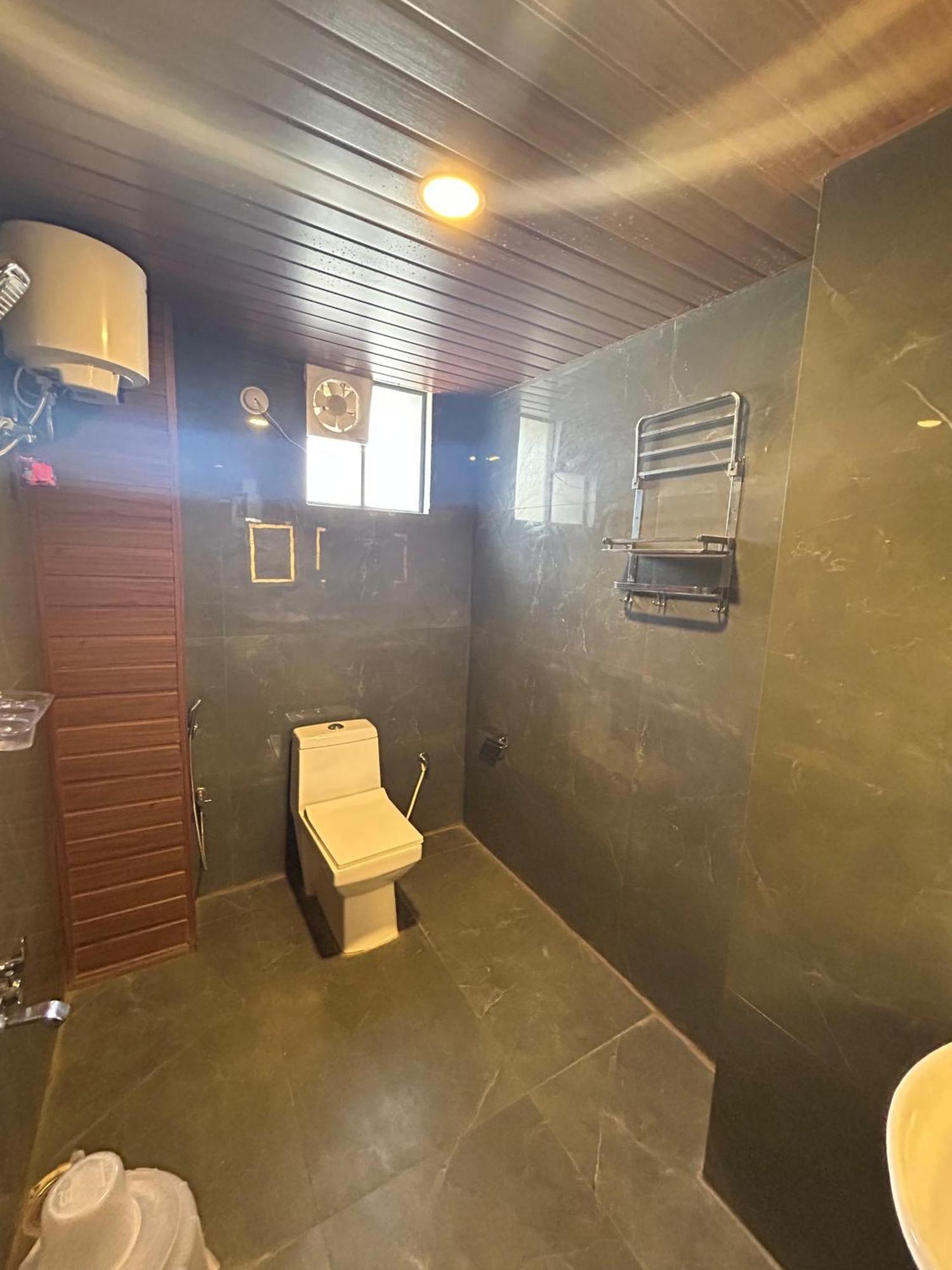 Wild Wings Premium Hotel حيدر أباد المظهر الخارجي الصورة