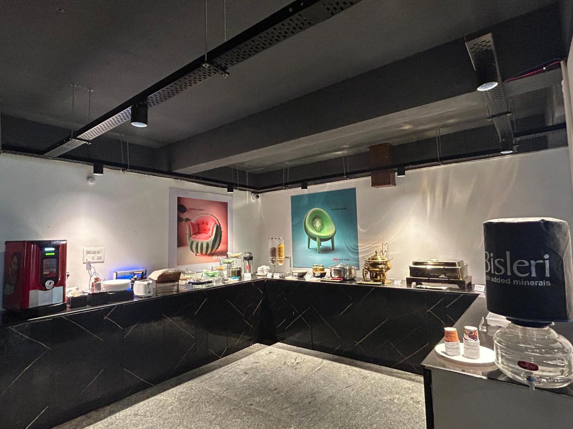 Wild Wings Premium Hotel حيدر أباد المظهر الخارجي الصورة